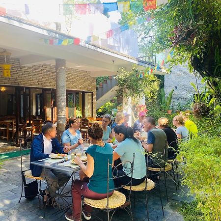 Mum'S Garden Resort Pokhara Bagian luar foto