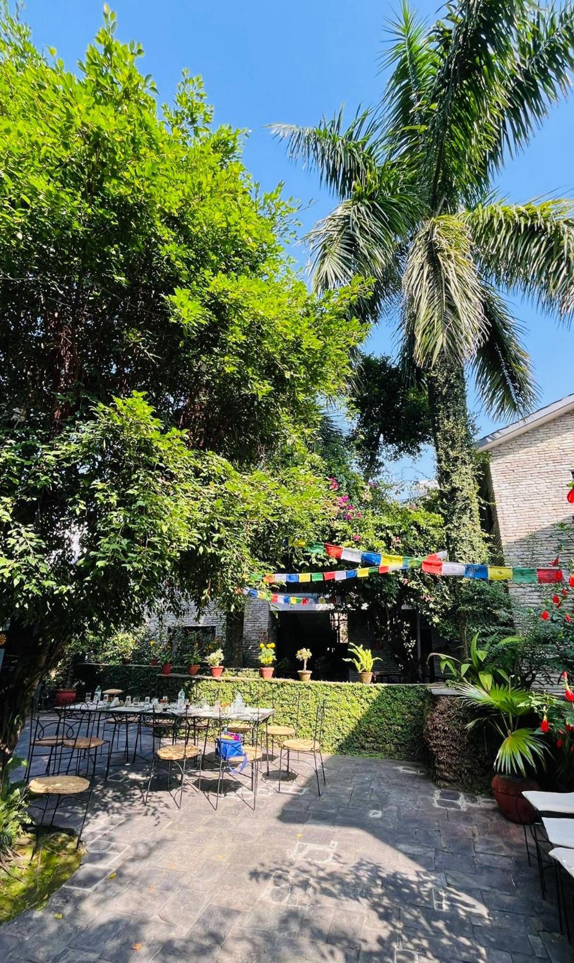 Mum'S Garden Resort Pokhara Bagian luar foto