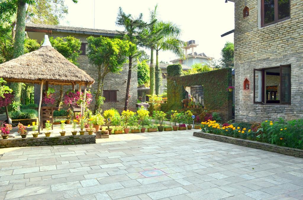 Mum'S Garden Resort Pokhara Bagian luar foto