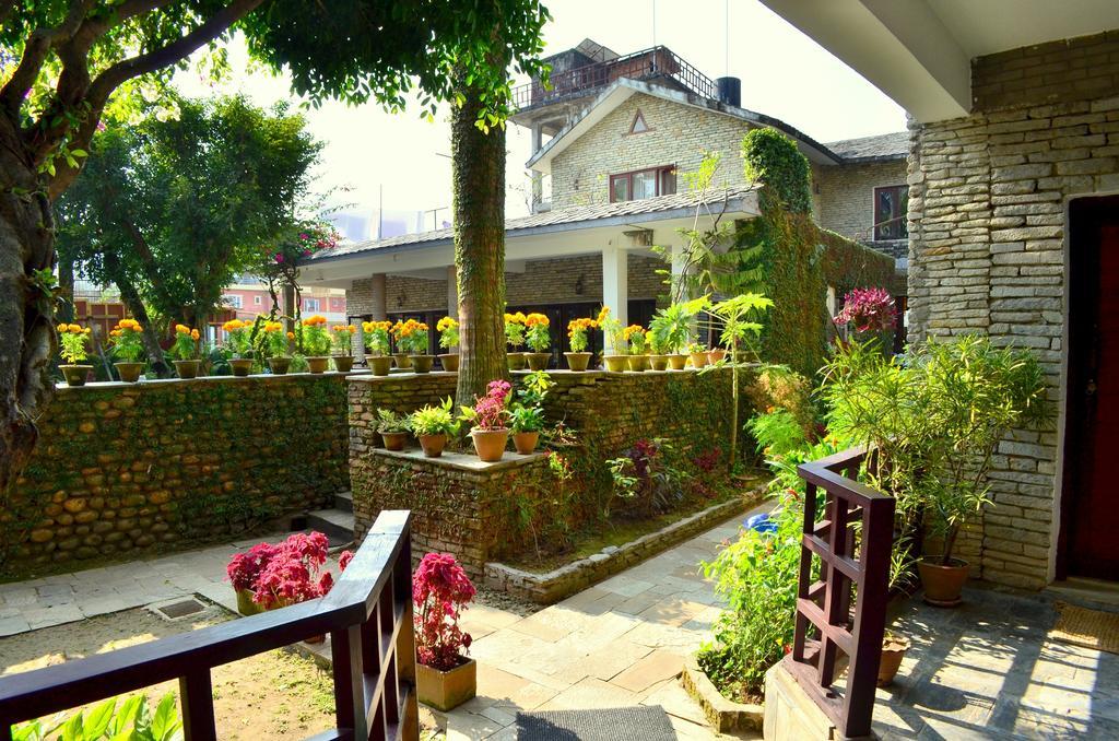 Mum'S Garden Resort Pokhara Bagian luar foto